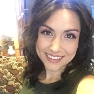 Meet your Posher, Caryssa